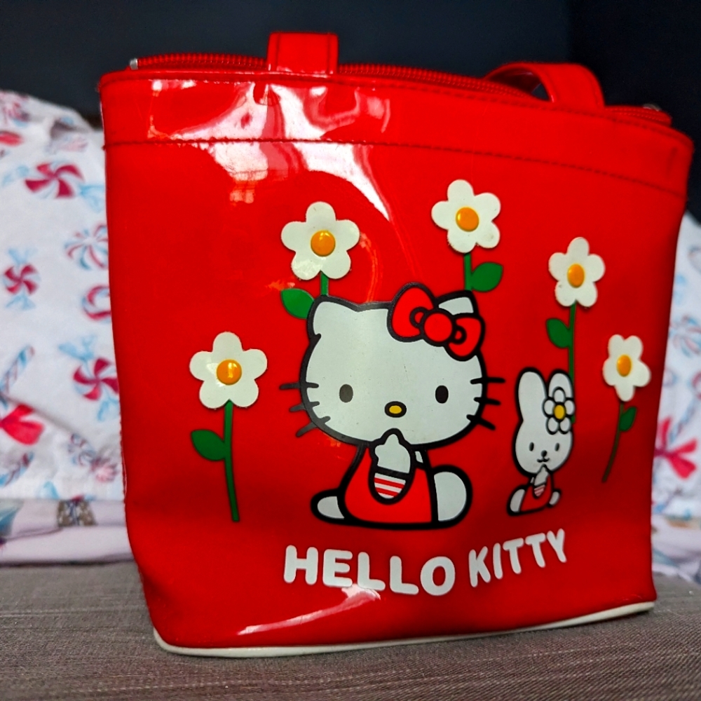 Must See: 90s Hello Kitty Bag
